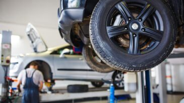 Keine Ersatzpflicht für Leasingraten bei Unbenützbarkeit des Fahrzeugs gegenüber dem unsachgemäß reparierenden Verkäufer
